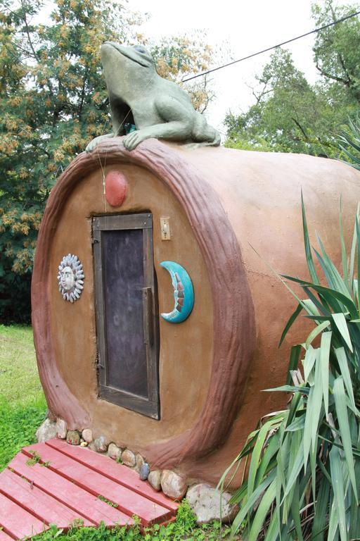 Hobbit Hut Hotel Geyserville Ngoại thất bức ảnh